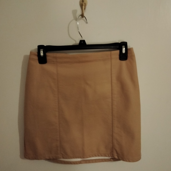 Faux leather tan skirt. - Picture 3 of 5
